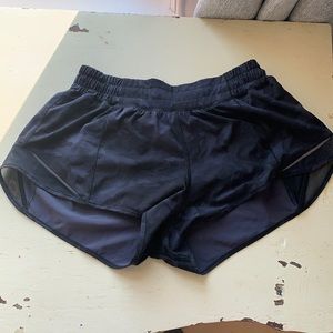 LULULEMON Hotty hot short 2.5 lined